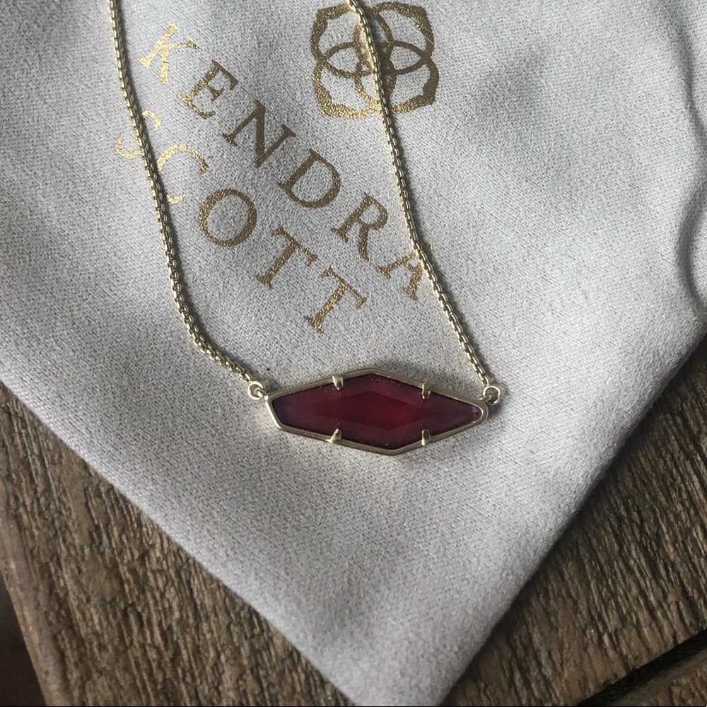 Kendra Scott Beth Necklace Gold& Burgundy Illusion